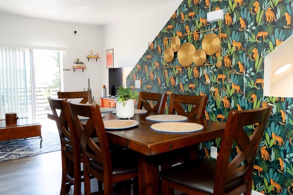 The Dacha Hostel Лос Анджелис Екстериор снимка